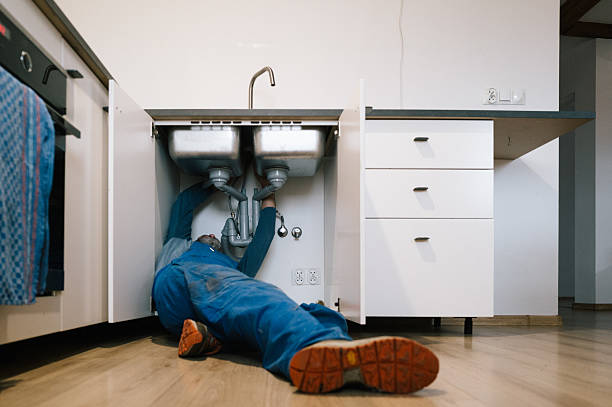 Professional Plumbing technician working in Oakland, OK